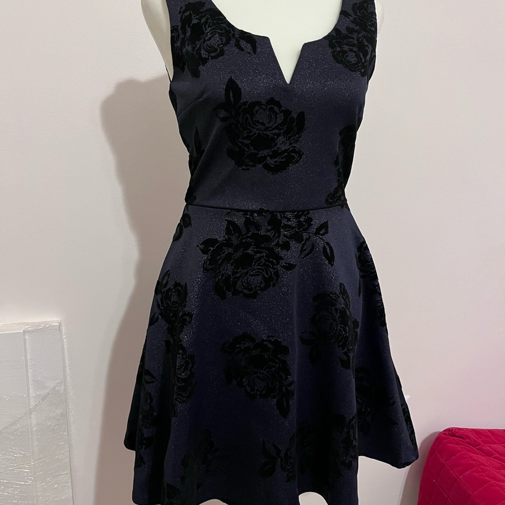 Elegant Sparkly Blue-Black Floral Dress